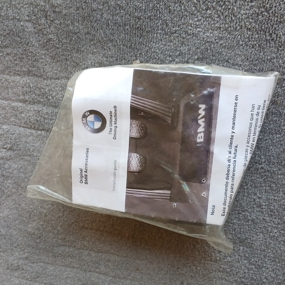 BMW factory floor mat,passenger side only,oyster gray,2004 325ci,New fastners - Picture 4 of 13